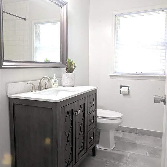 Full bathroom 1