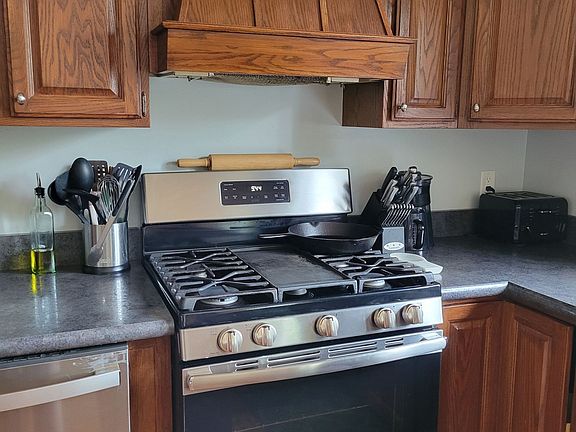 4th image of 123 Louise Ln
