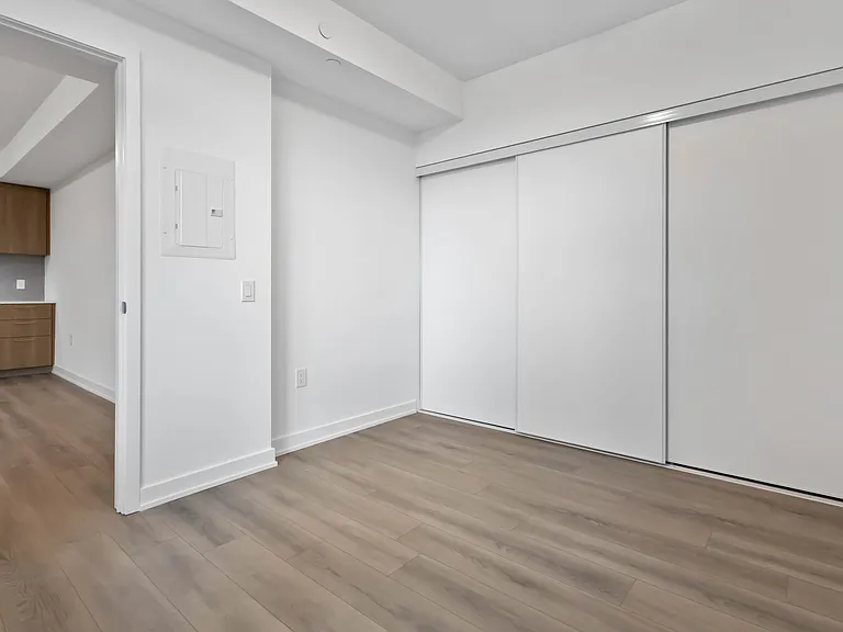 7439 Kingston Rd — Photo 105
