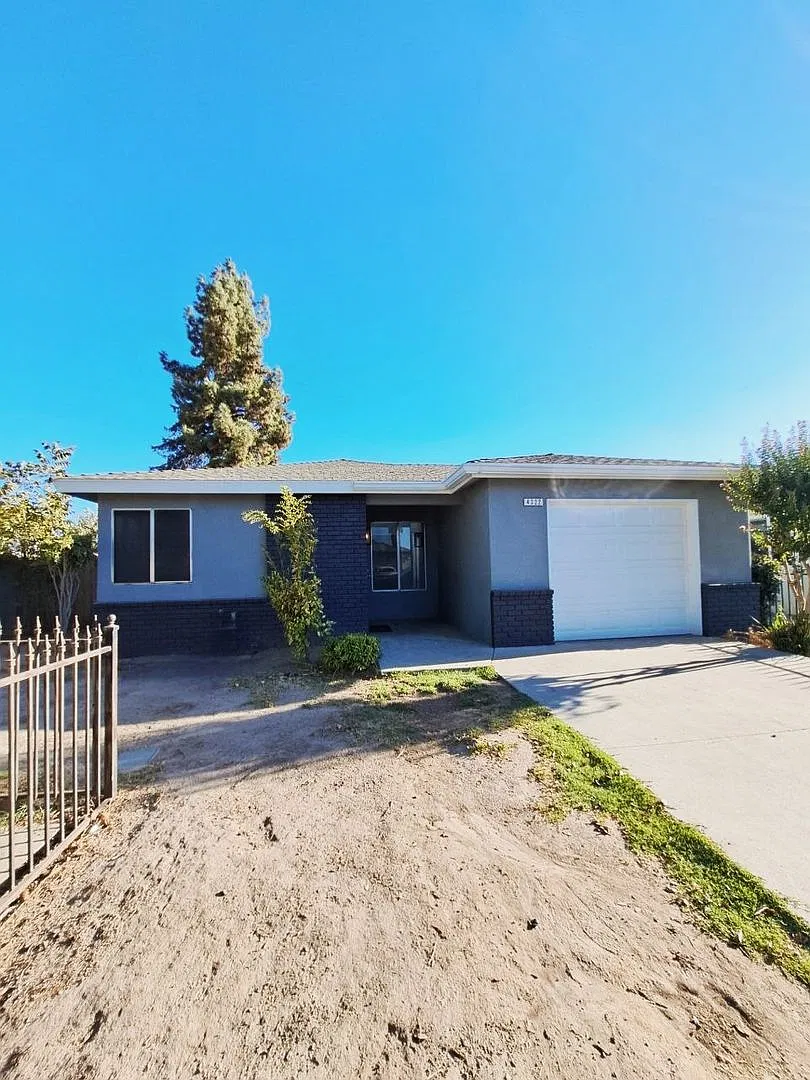 Charming 3-Bedroom, 2-Bath Home in Fresno! — Photo 3