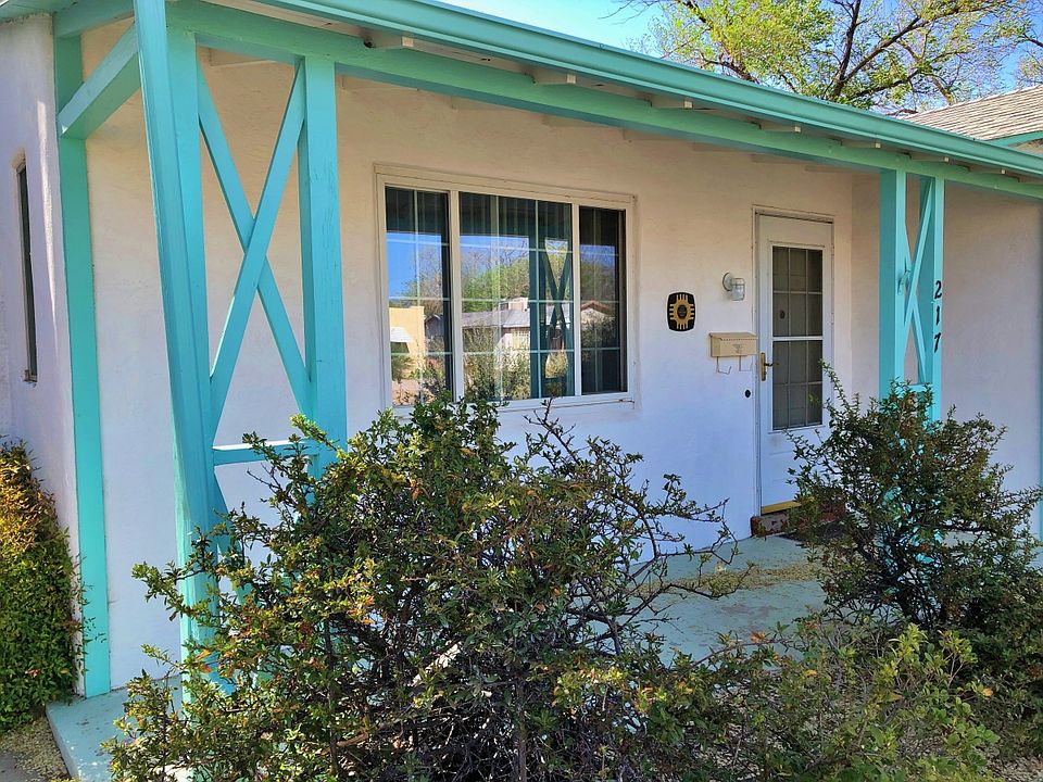 2nd image of 217 Hermosa Dr NE