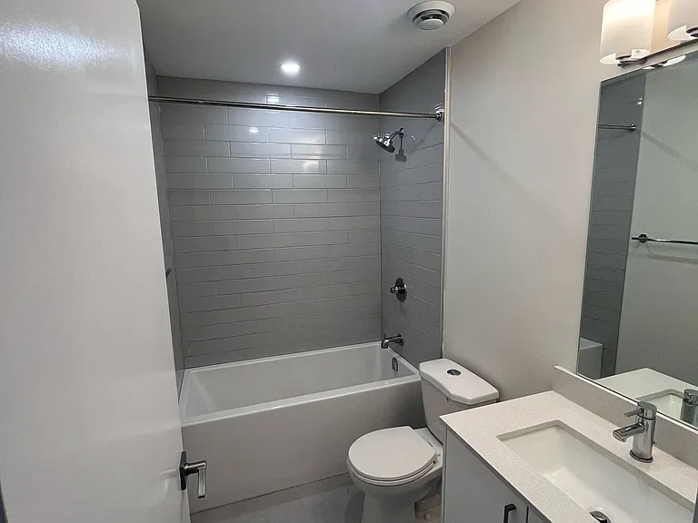 630 Churchill Ave N #304 — Photo 13