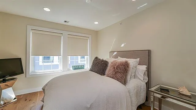 210 N Madison Ave #2 — Photo 25