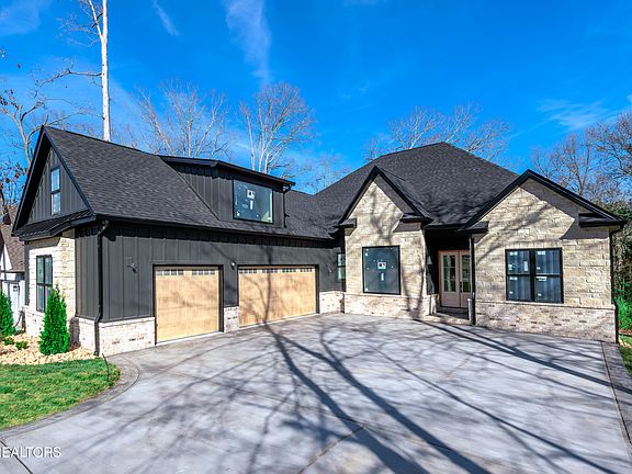 2nd image of 207 Ottawa Pl