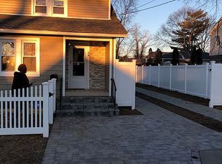 5 1st Pl, Roosevelt, NY