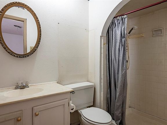 2nd image of 1824 Chamberlain Dr