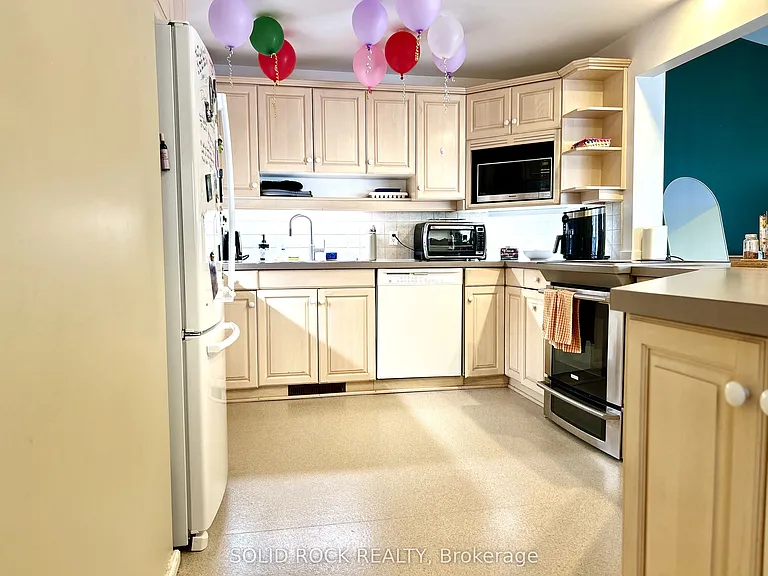 201 Augusta St — Photo 8