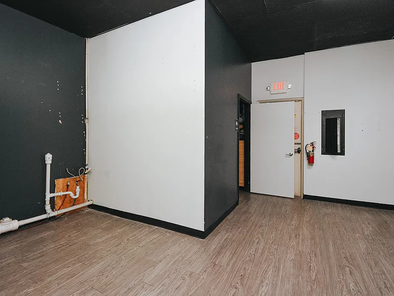 5212 N Navarro St — Photo 12