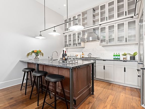 3rd image of 520 W 45th St #1B