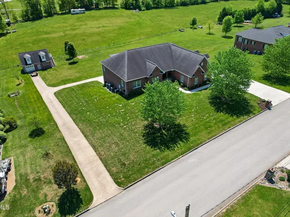 121 Sunnyfield Dr, Blountville, TN 37617
