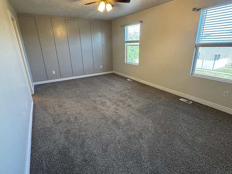 2297 E Hawthorne St — Photo 4