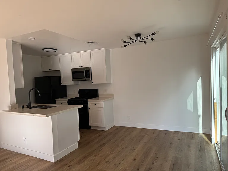 1520 S Bedford St #7 — Photo 4