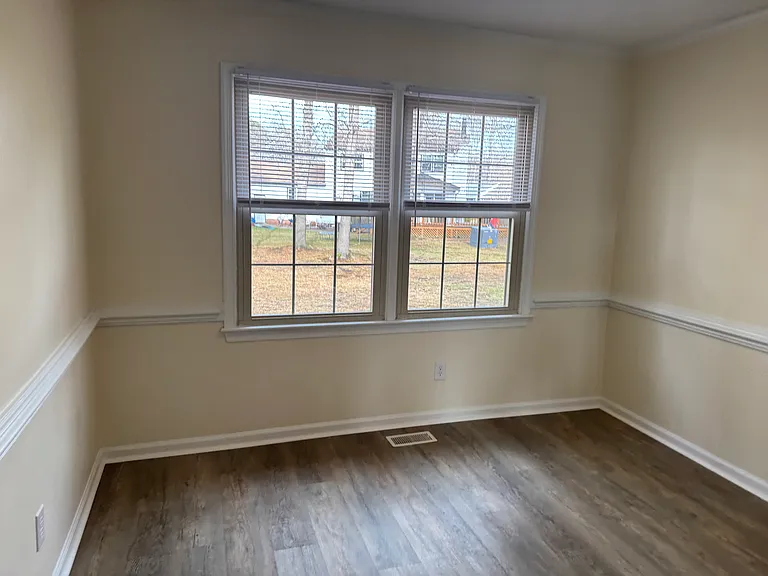 403 Old Lakeside Dr — Photo 4