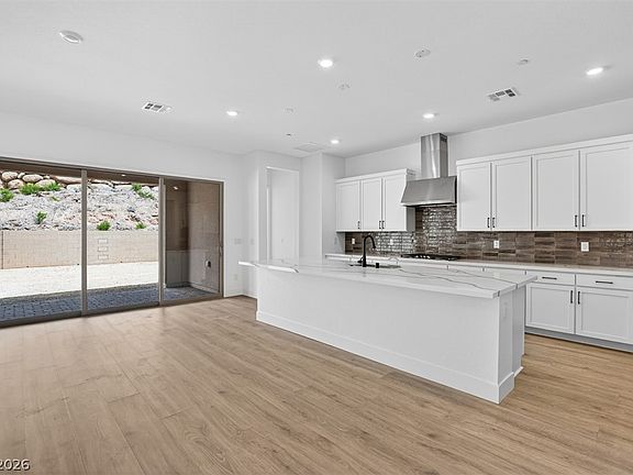 4th image of 378 Tigullio Ave