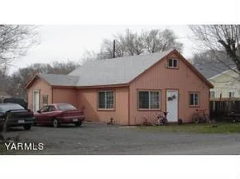 2506 Willow St photo 1