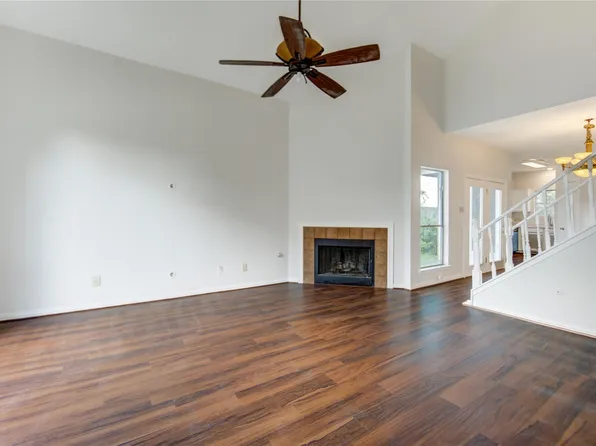 308 N Ranch House Rd, Angleton, TX 77515