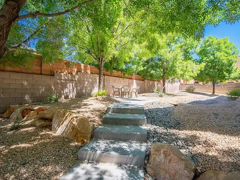 Valley View Condos — Photo 7