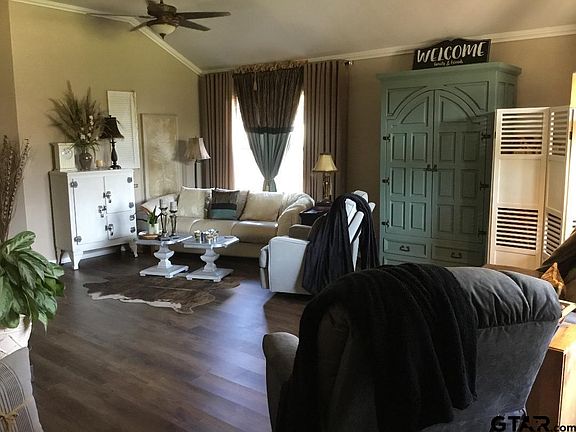 5th image of 825 Greenwood Cir