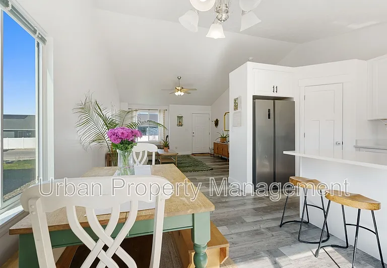 4082 N Poplar St — Photo 4