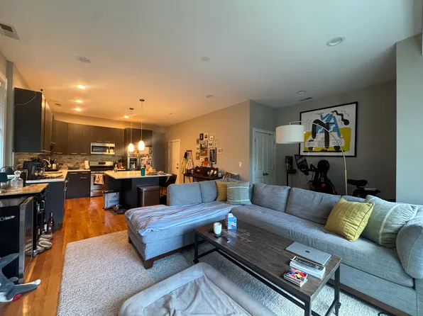 2527 W Fullerton Ave Unit 2, Chicago, IL 60647