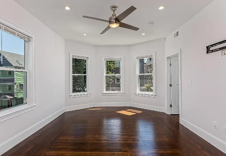 9 Oswald St #2 — Photo 4