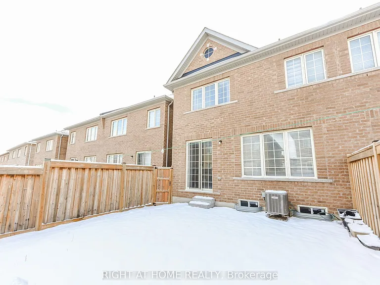 36 Spokanne St — Photo 42