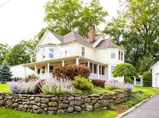 36 Oak St, New Canaan, CT 06840