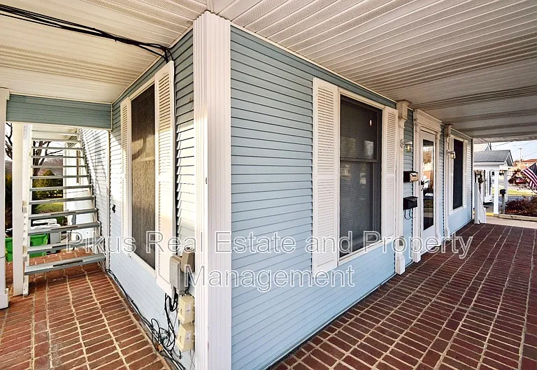 713 N Main St — Photo 2