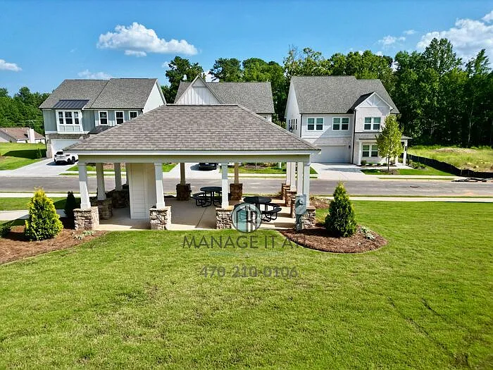 5 bed, 4.0 bath, 3215 sqft, $3,299 — Photo 4