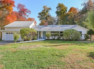 10 Peaceful Ln, Norwalk, CT 06851