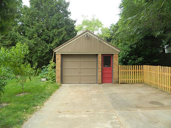 5th image of 1031 Westmoor Dr NW
