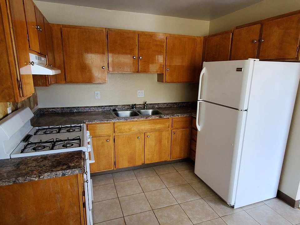 1st image of 1215 E 5th St #11