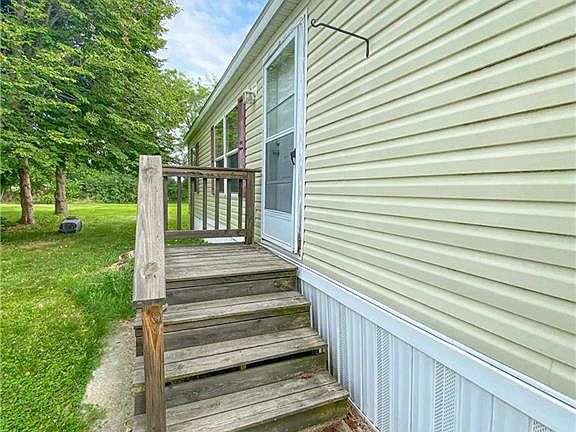 3rd image of 135 Glenview Dr