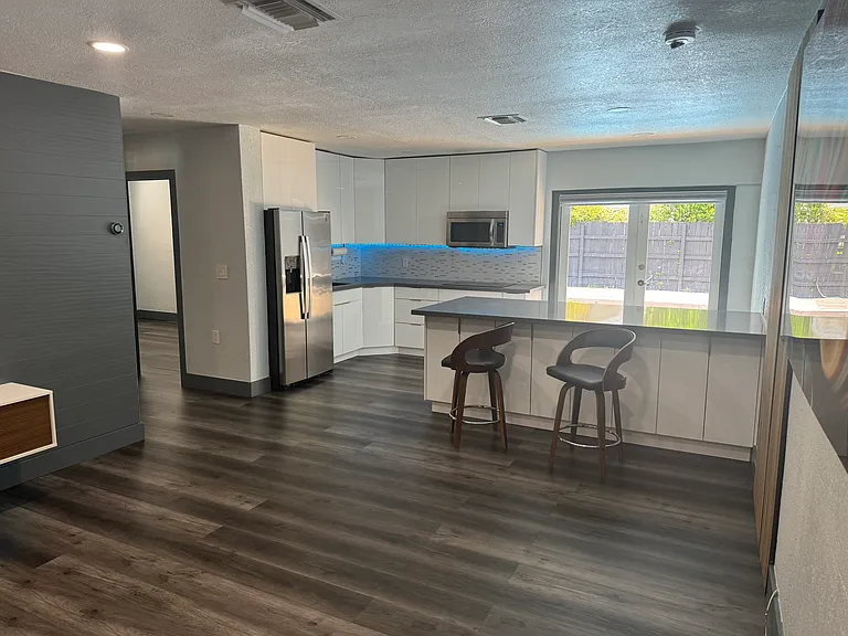 1410 N 64th Way — Photo 6