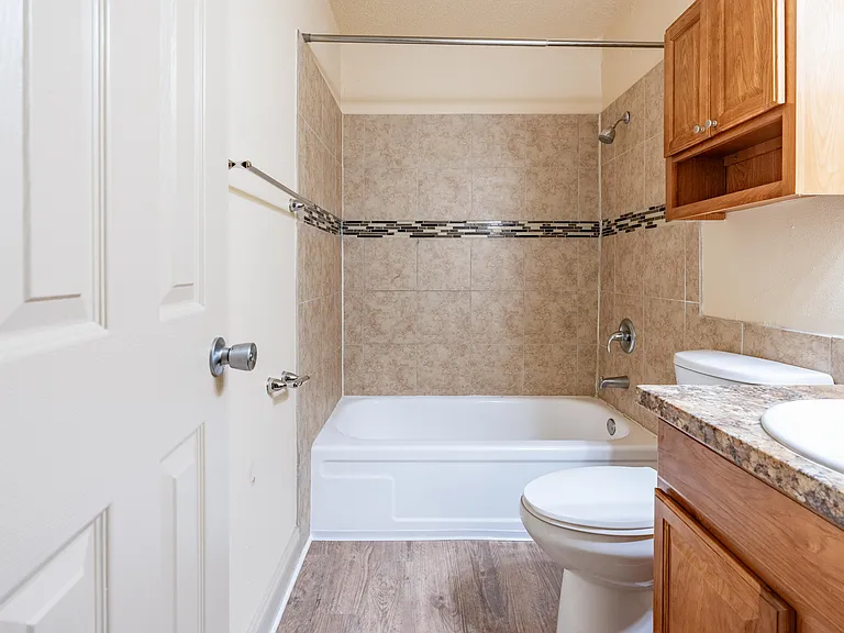 Ardendale Oaks Apartments — Photo 10
