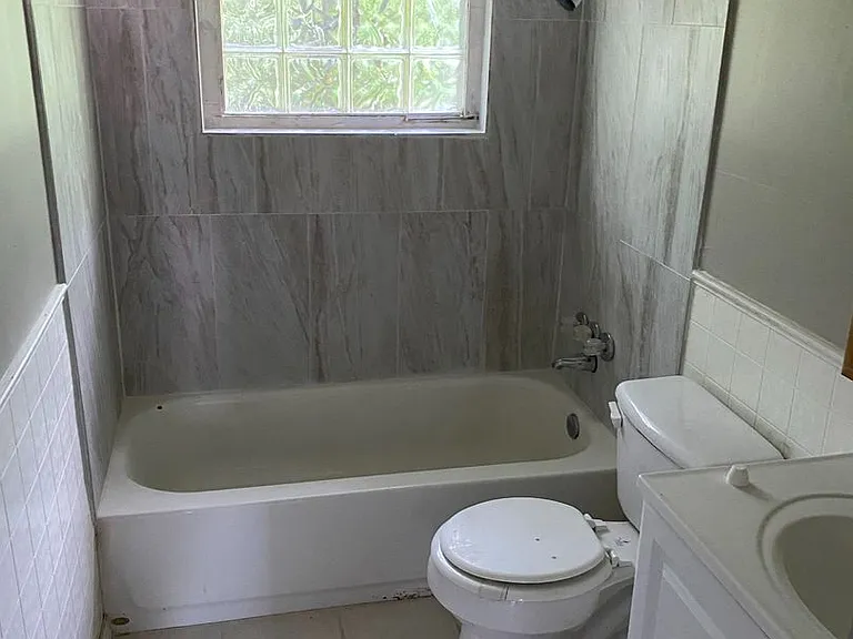 637 Royal Ave — Photo 5