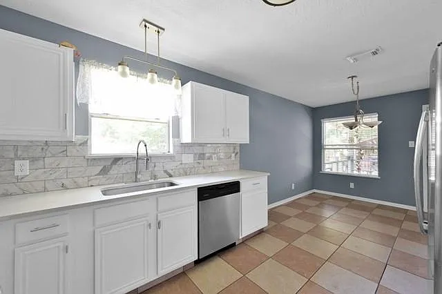 6715 Dillon Dr — Photo 11