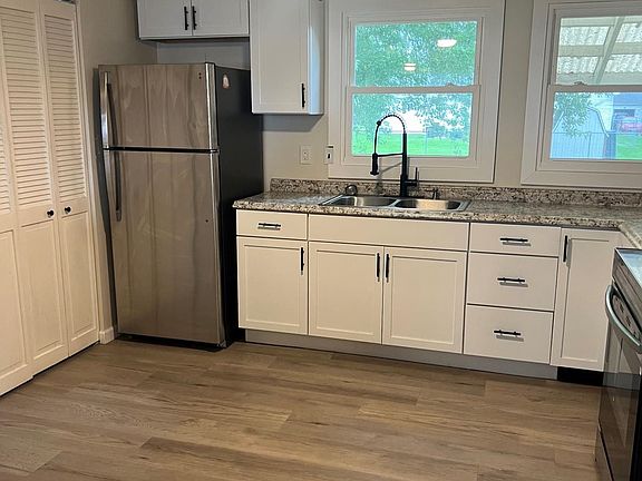 5th image of 26 Colgate Dr