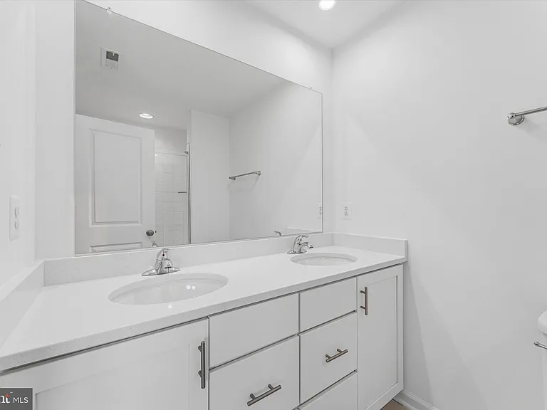 501 Fontana Cir — Photo 17