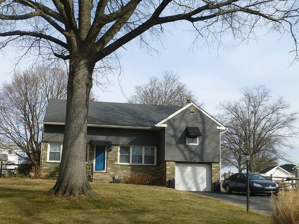 1st image of 2202 Carol Ln