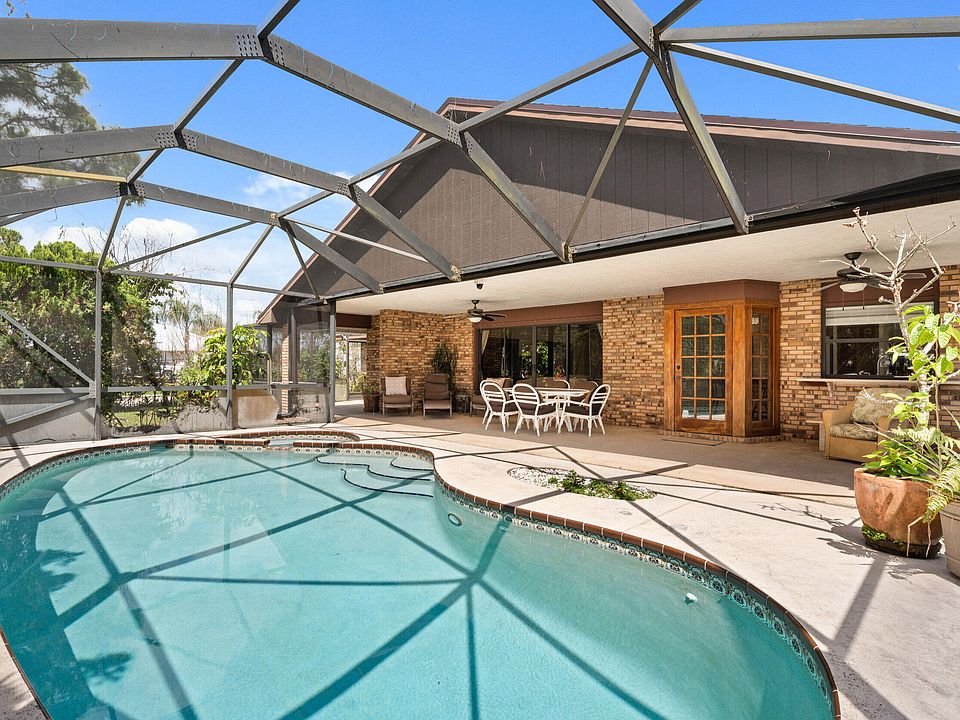 1st image of 472 SE Majestic Terrace