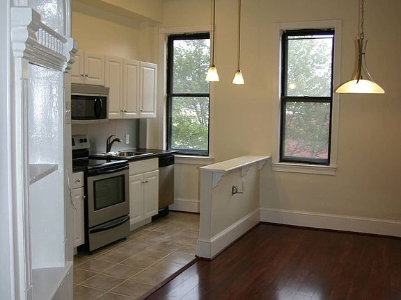 Kitchen & Dining Area