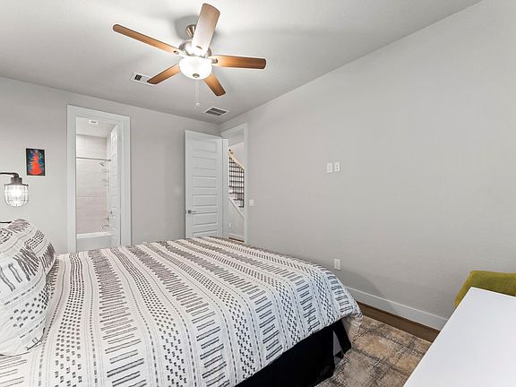 5th image of 4227 Allen St
