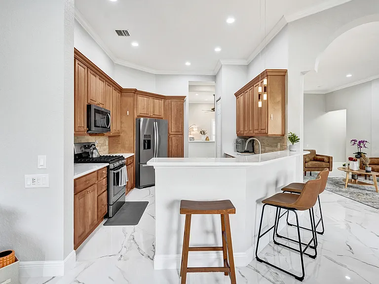 304 NW Bayside Ct — Photo 17