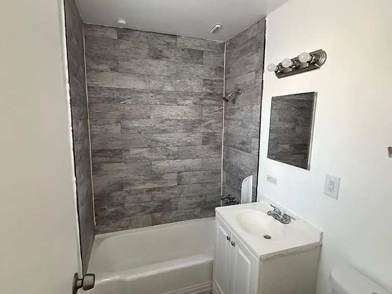 411 Stuyvesant Ave #8 — Photo 3