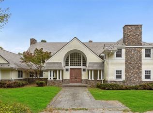12 Pinetree Ln, Old Westbury, NY 11568