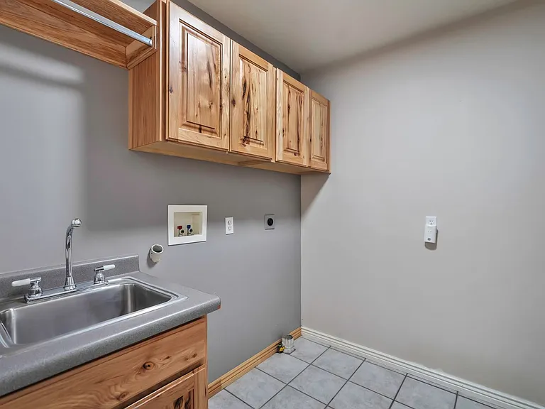 426 W 2700 S — Photo 16