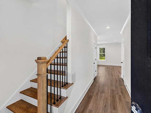 3rd image of 510 Reynard St