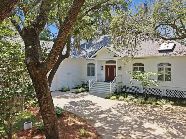4 Broomfield Ln, Beaufort, SC 29907