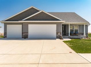 1204 Wood Lily Rd, Solon, IA 52333